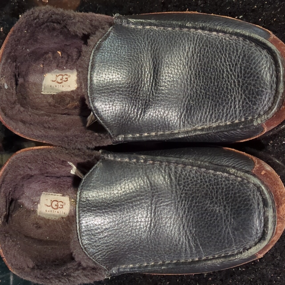 Men's brown UGG slippers size 11 USA or 44.5 EU